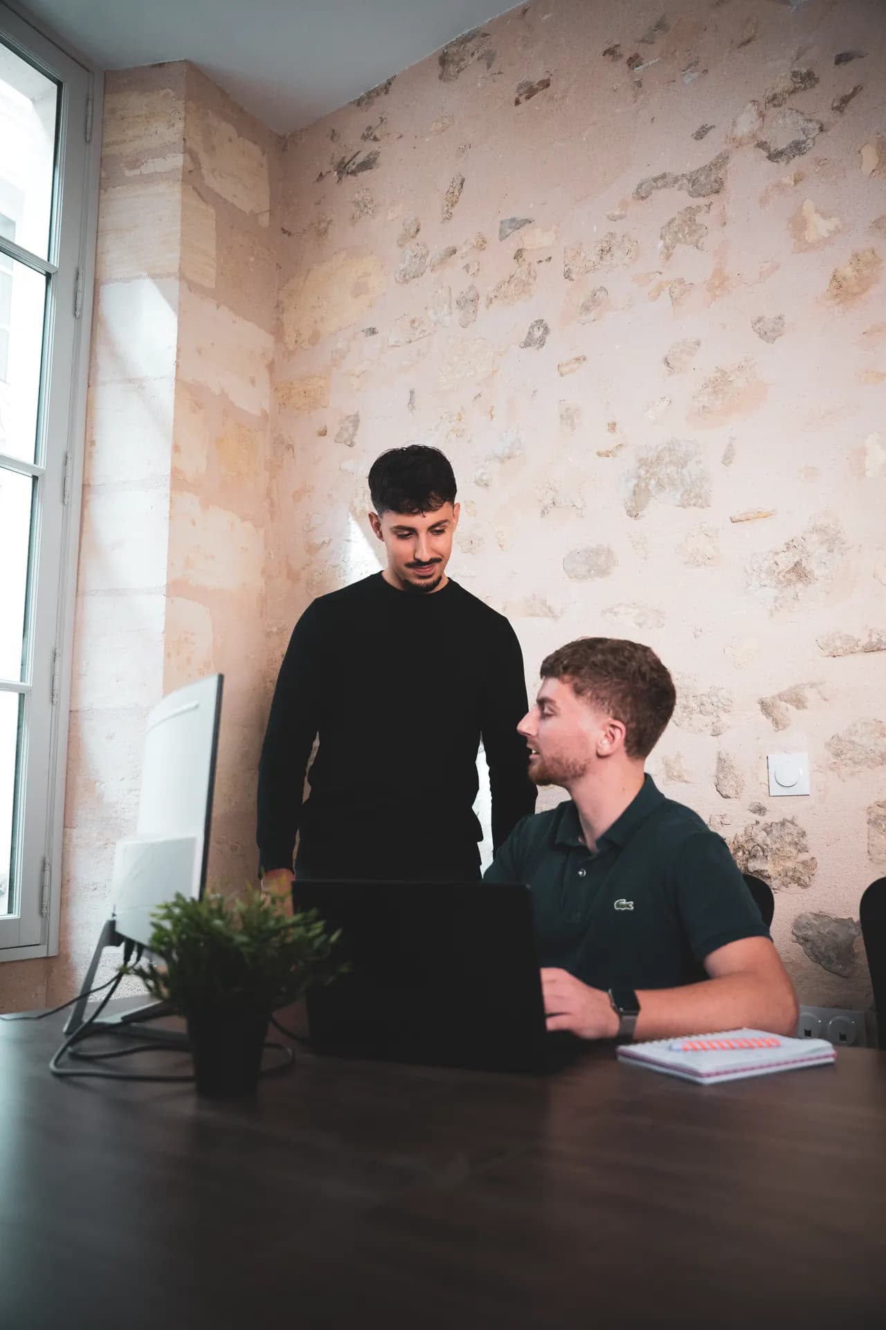 Paramétrage d'un setter IA pour un coach sportif dans les bureaux d'Upster