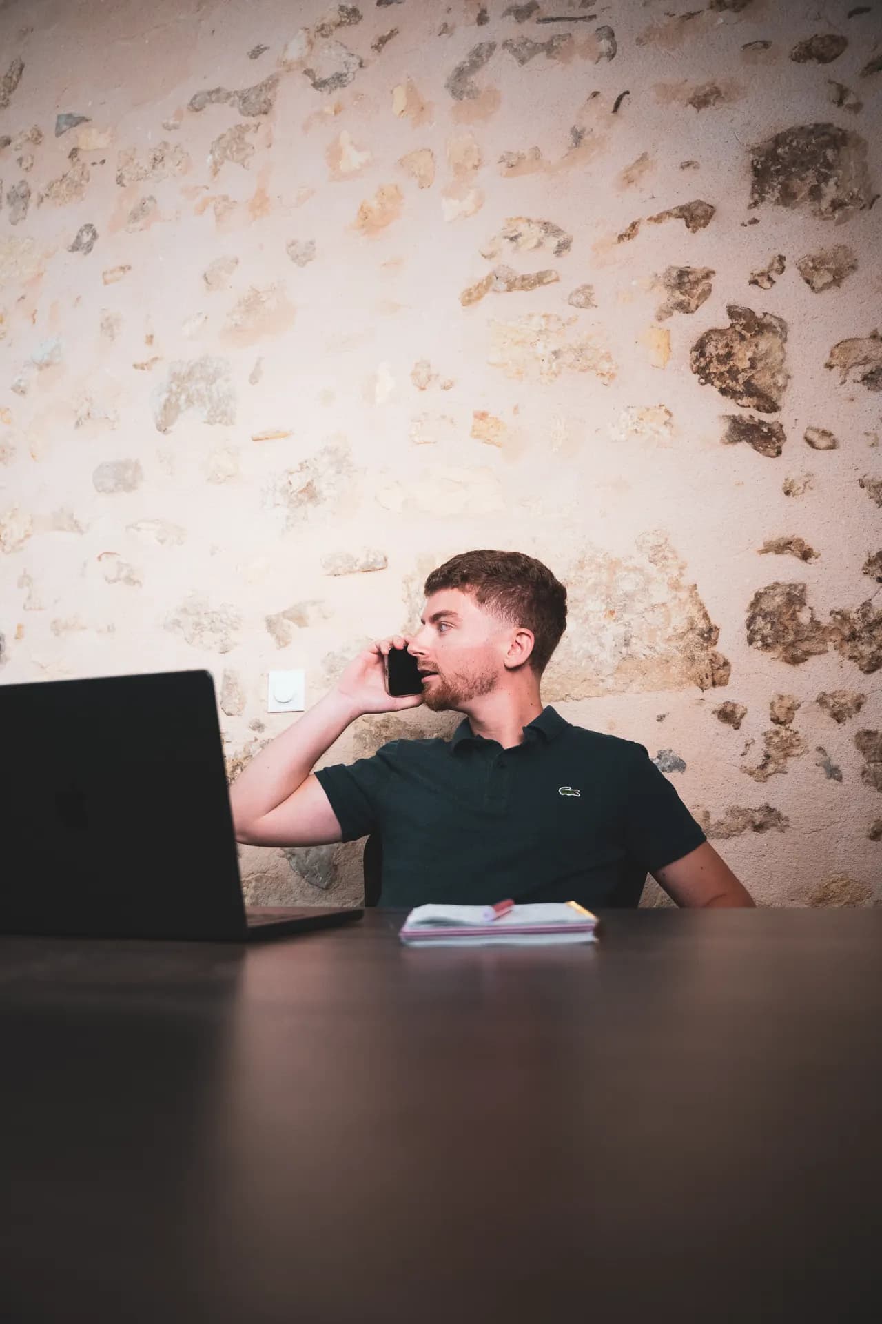 Bastien répond à un prospect sans attendre : le temps de réponse fait la différence en DM